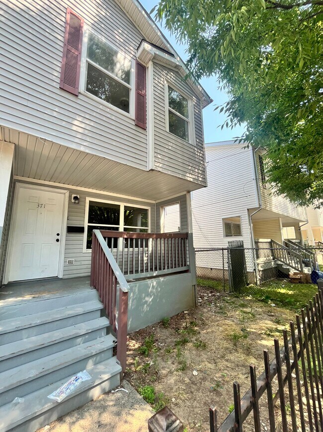 371 Whiton St - 366 Whiton St