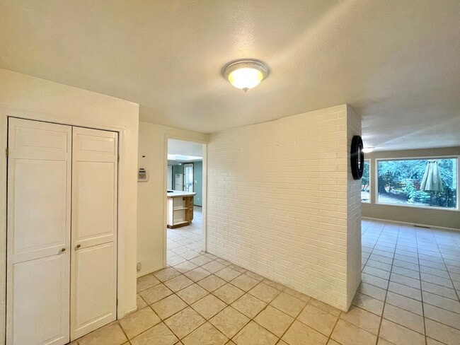 Building Photo - Great House for Rent