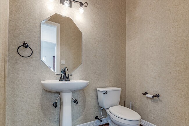 Building Photo - 5208 Blossom St