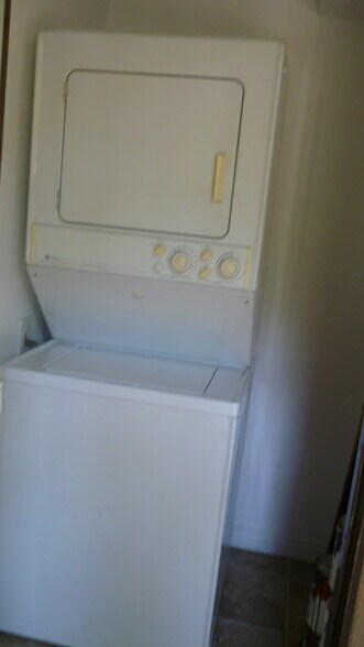 Building Photo - 18350 Hatteras St