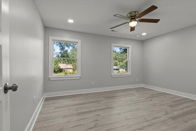 Building Photo - 233 Pine Ridge Rd