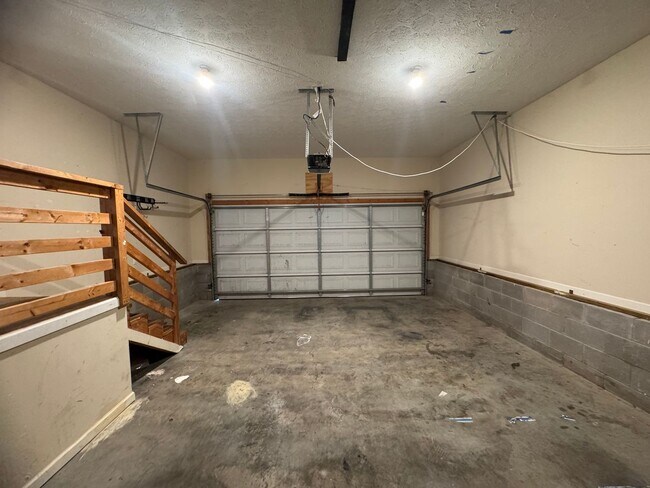 Building Photo - Single Family Home in Clarksville!