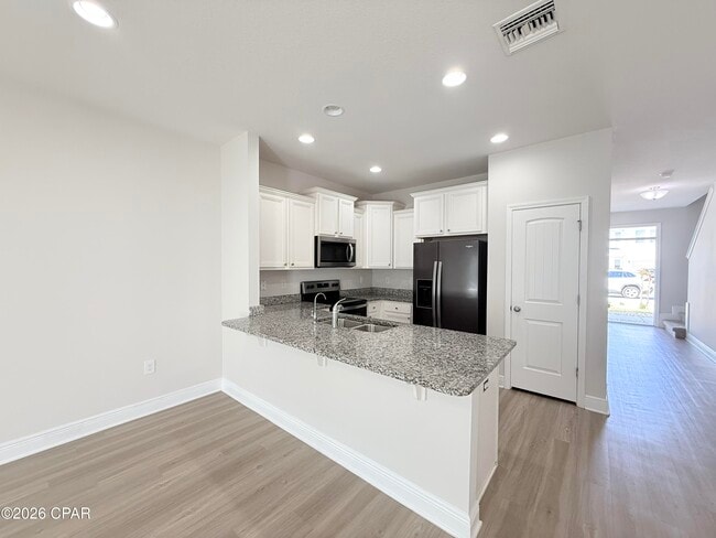 Building Photo - 7682 Shadow Lake Dr