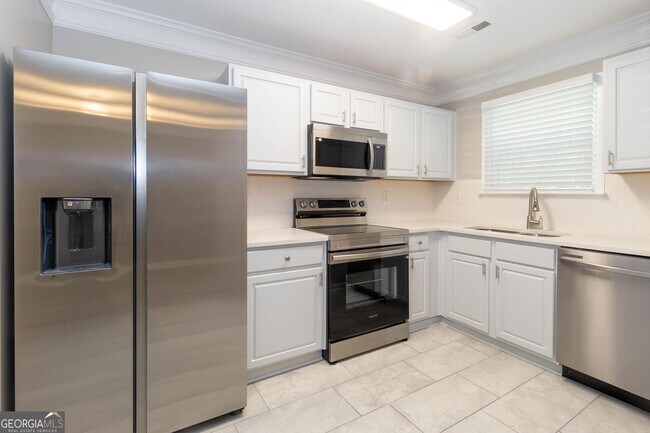 Building Photo - 745 Crestwell Cir