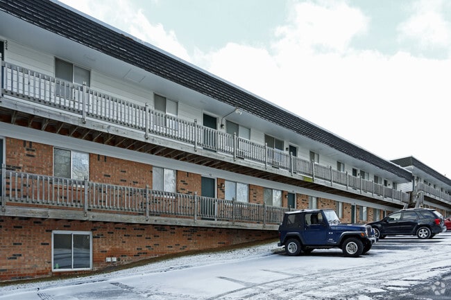 Building Photo - Canterbury Court