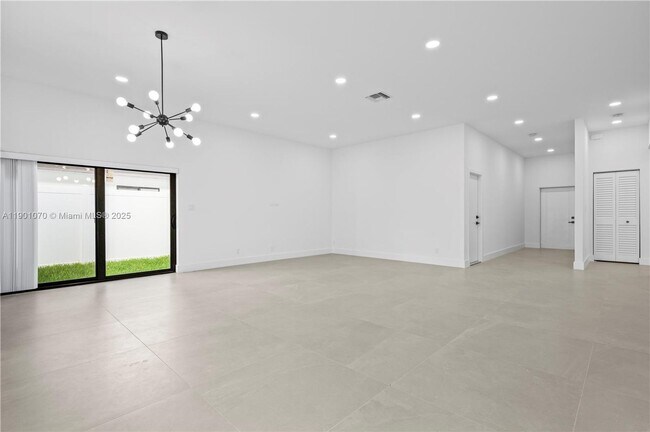 Building Photo - 1041 W Lakewood Rd