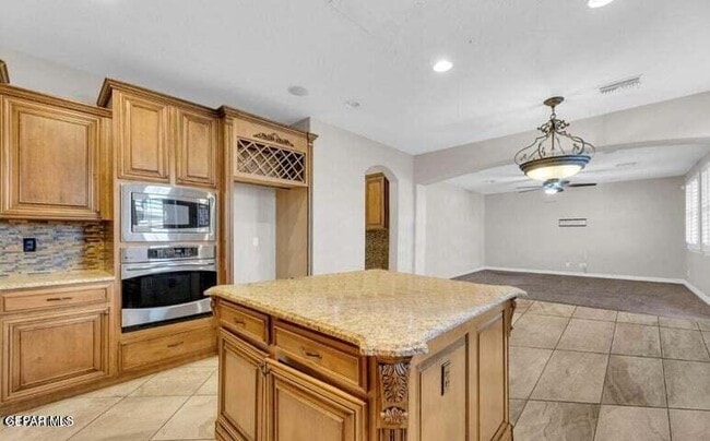Building Photo - 841 Golden Edge Ct