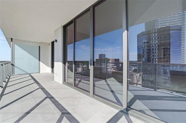 Building Photo - 275 1st Ave S