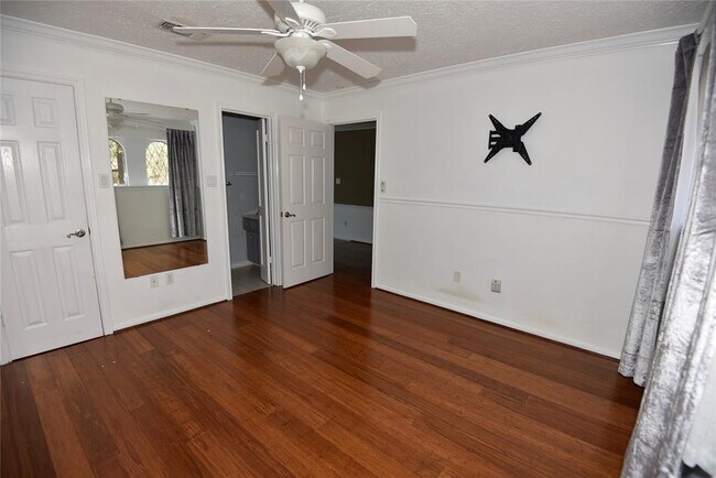 Building Photo - 102 S Timber Top Dr