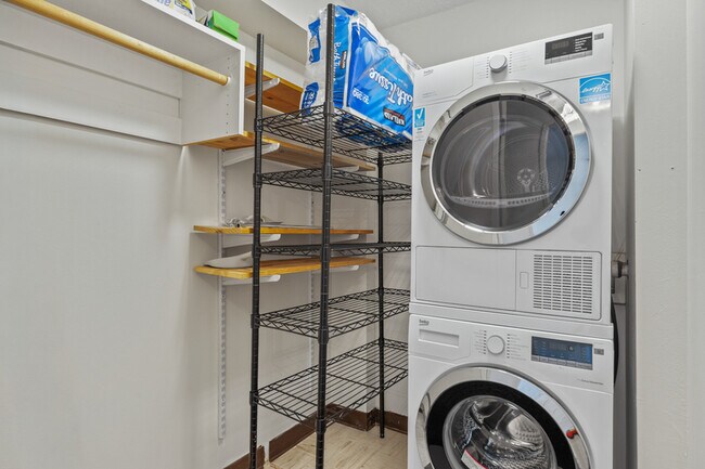 Building Photo - 505 Belmont Ave E