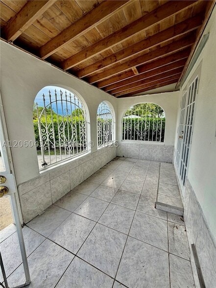 Building Photo - 6137 SW 20th Ct