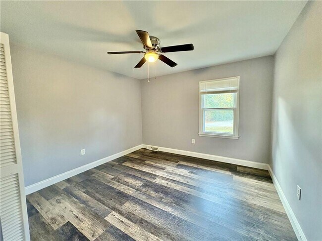 Building Photo - 213 Oxmoor Dr