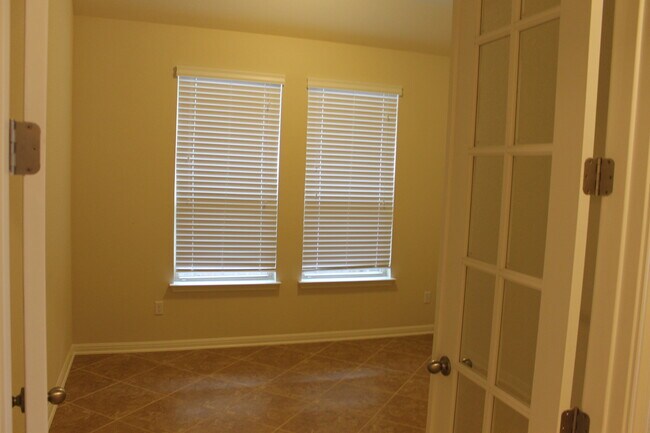 Building Photo - 2821 Coral Valley Dr