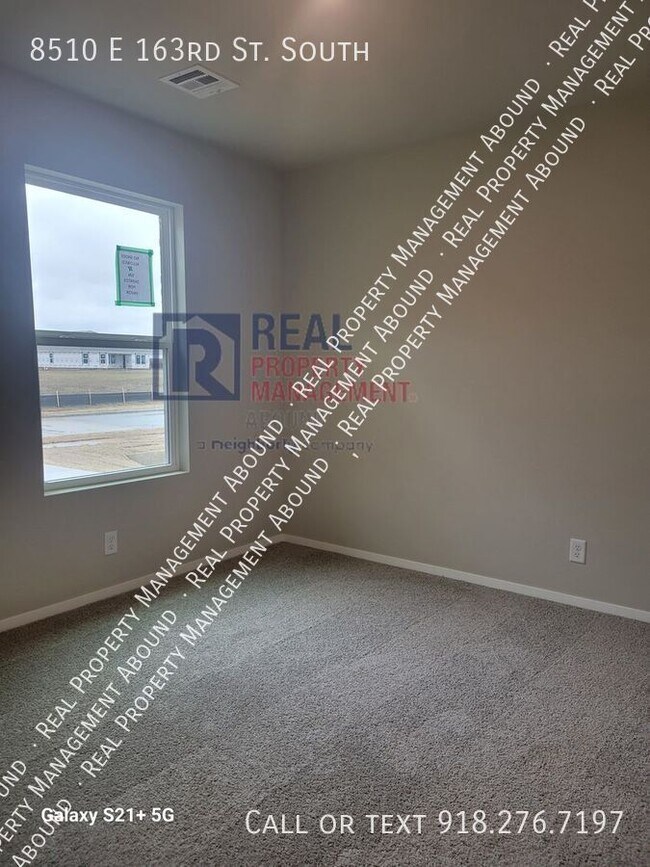 Building Photo - 8510 E 163rd St S