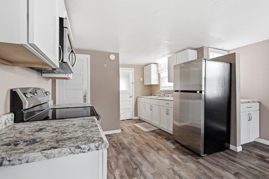 Building Photo - 727 Fairview St