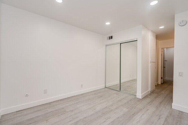 Building Photo - 5460 White Oak Ave