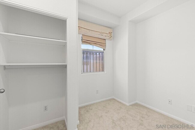 Building Photo - 11370 W San Raphael