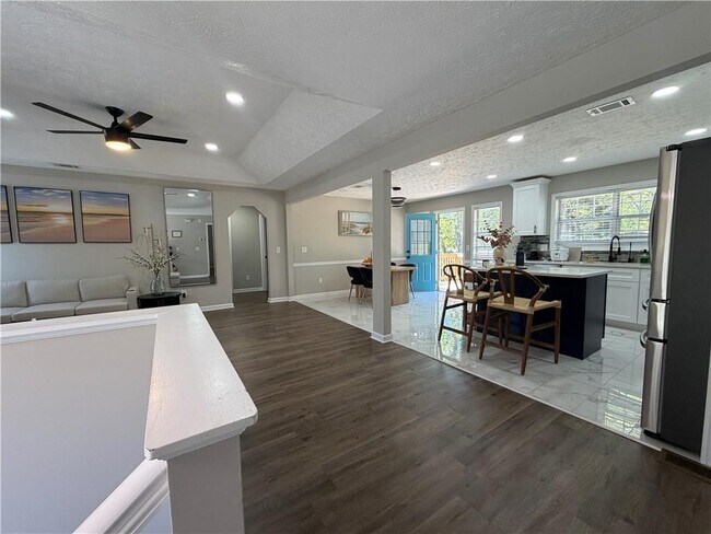 Building Photo - 934 Bay Ridge Dr