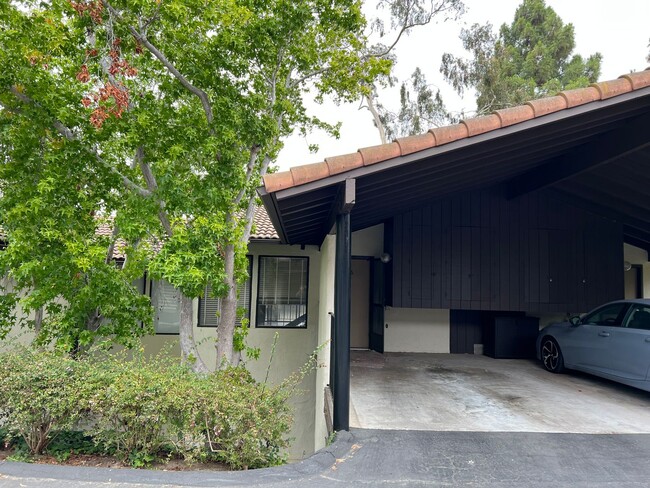 Building Photo - Santa Barbara Highlands townhome