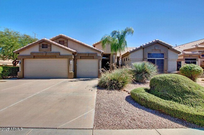 Primary Photo - 673 S Peppertree Dr