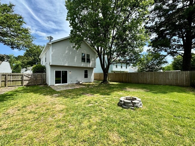 Building Photo - Available 05-07-26! Charming Home With A Wrap-Around Porch! Pet Friendly - Fenced Yard - Excellen...