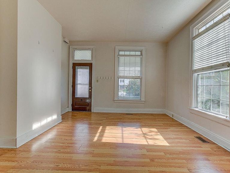Building Photo - 208 N Beech St