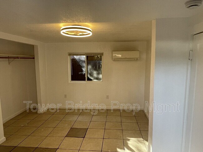 Building Photo - 474 Harding Ave