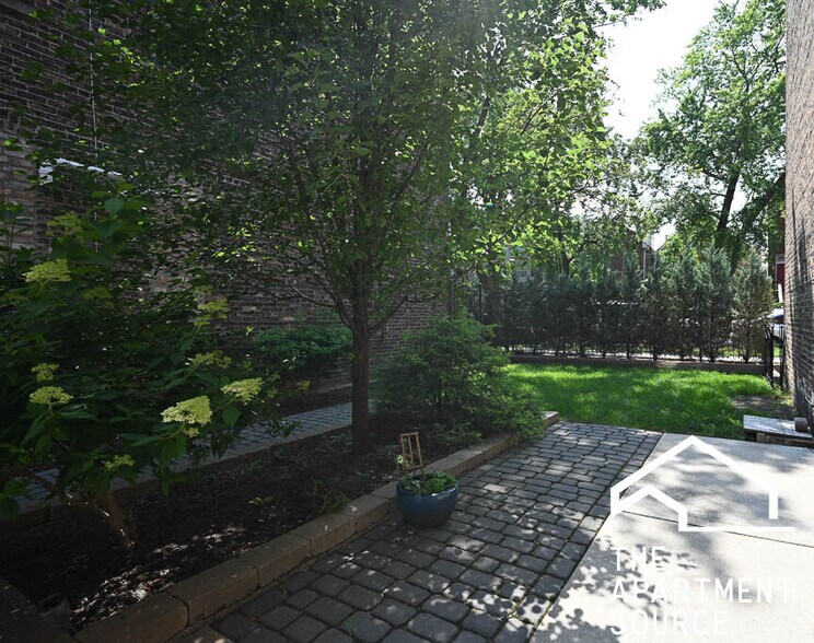 Building Photo - 2019 N Hoyne Ave