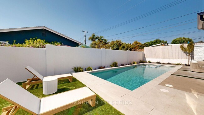 Building Photo - Beautiful Home with Pool!