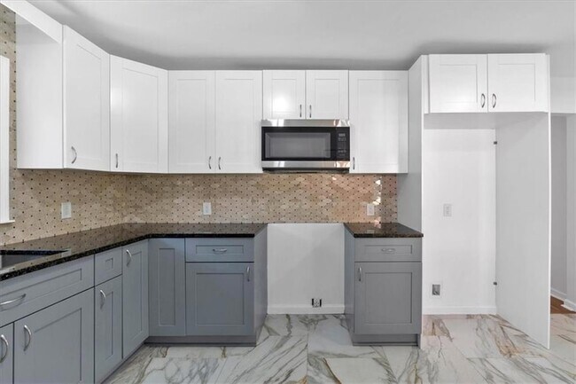 Building Photo - 2142 Cloverdale Dr SE