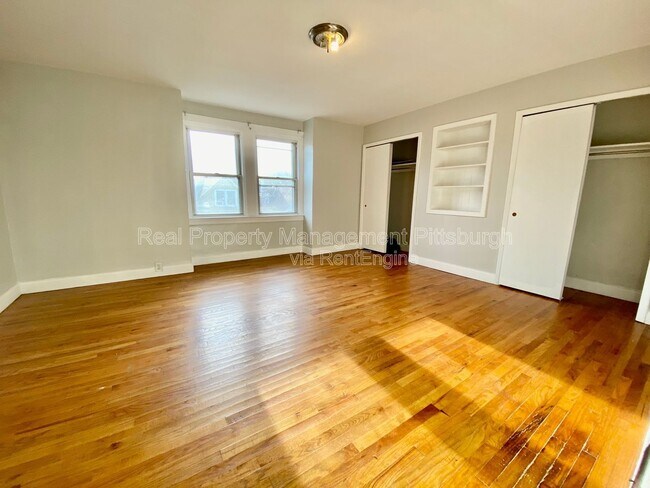 Building Photo - 825 Collins St