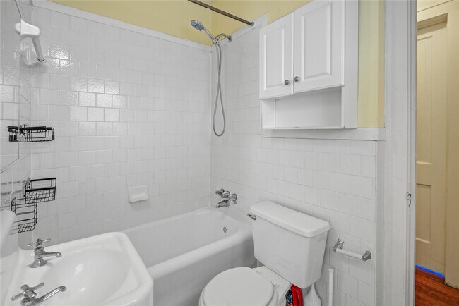 Building Photo - 401 W Clay St