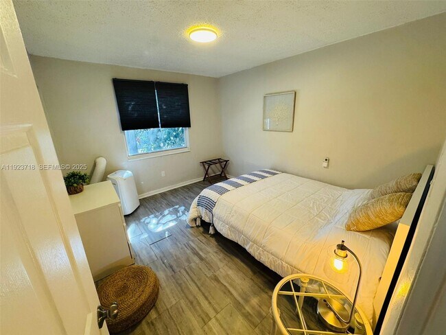 Building Photo - 2205 Roosevelt St