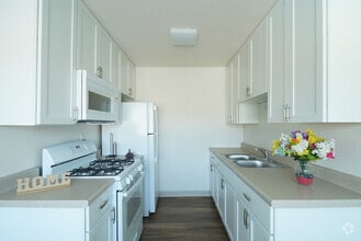 2 Bed - Kitchen - La Privada Valle Poway