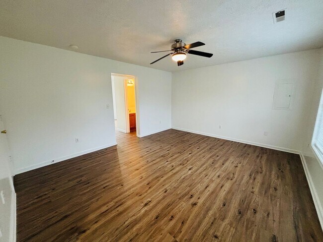 Building Photo - 350 Wakeman Ct NE