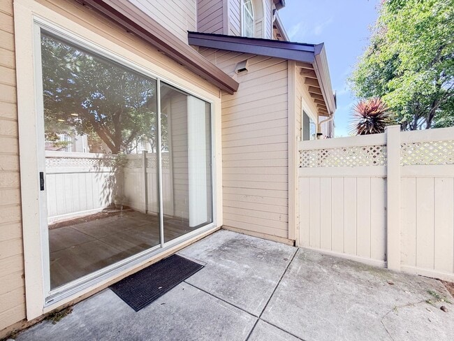 Building Photo - 2527 Baywood Way