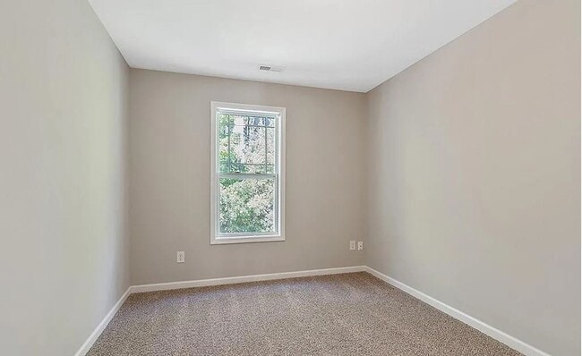 Building Photo - MUST SEE !! 3bd 3.5ba Townhome in Fuquay V...