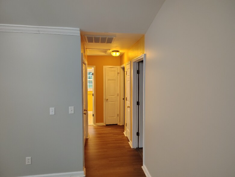 Building Photo - 6001 Mullens Dr