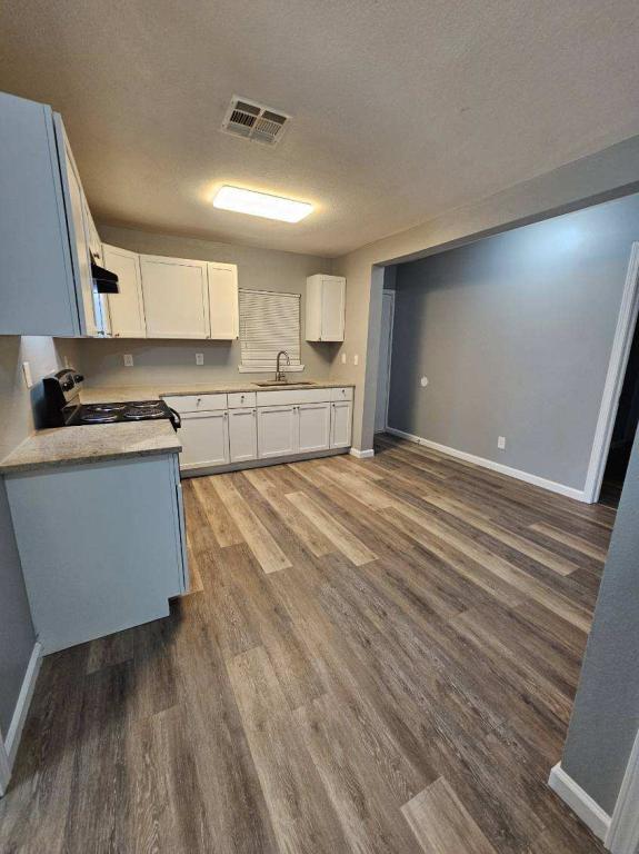 Building Photo - 541 E Seminole Pl