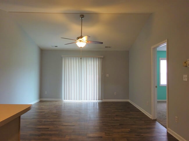 Building Photo - A cutie pie of a home!