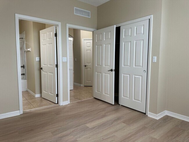 Building Photo - Top Floor Condo at Lakeside at Lakes of Wi...