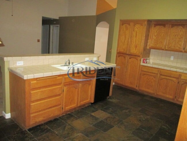 Building Photo - Beautiful Yuba City home on a large lot