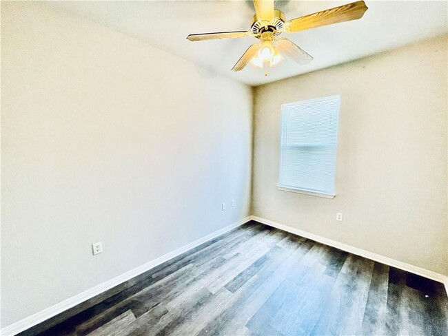 Building Photo - 7509 Lazy Creek Dr