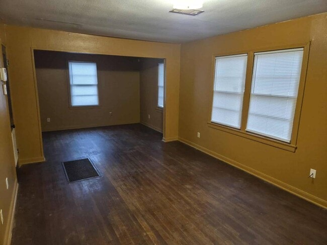 Building Photo - 2 N Richard Dr