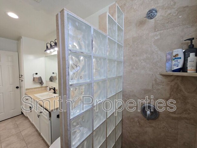 Building Photo - 320 Hermosa Ave