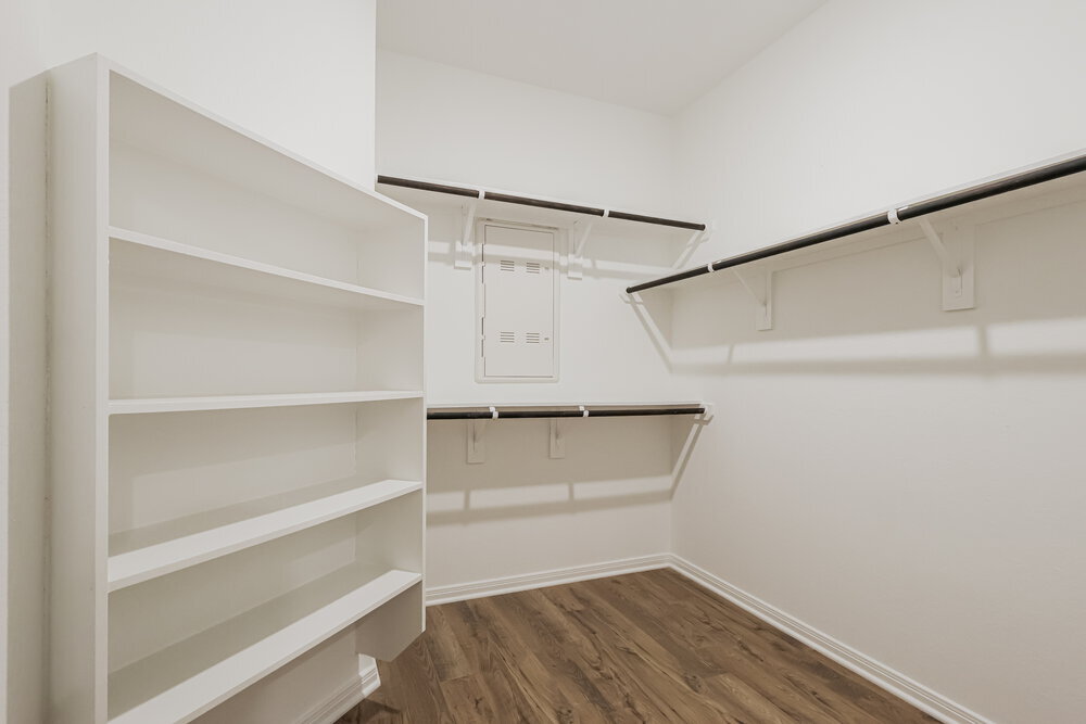 Building Photo - 16455 Hill Dr