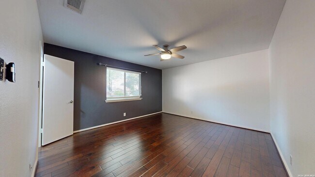 Building Photo - 1009 Crimson Cove Dr