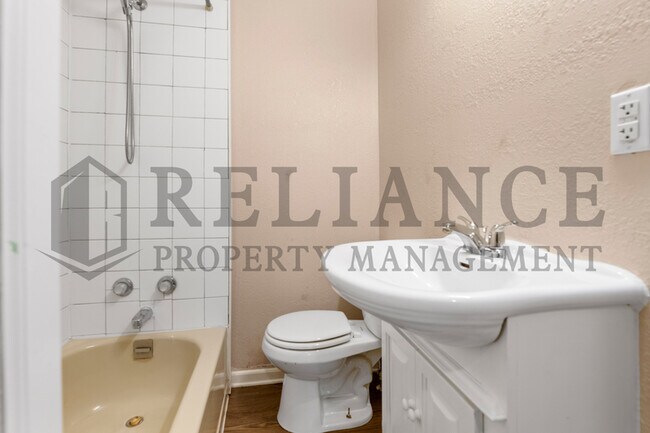 Building Photo - 222 S Edwards Ave