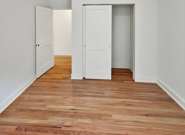 Building Photo - Brand New Renovation, 2bed/1bath Apartment in Historic Ravenswood Manor Neighborhood