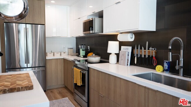 Building Photo - 2811 Waverly Dr